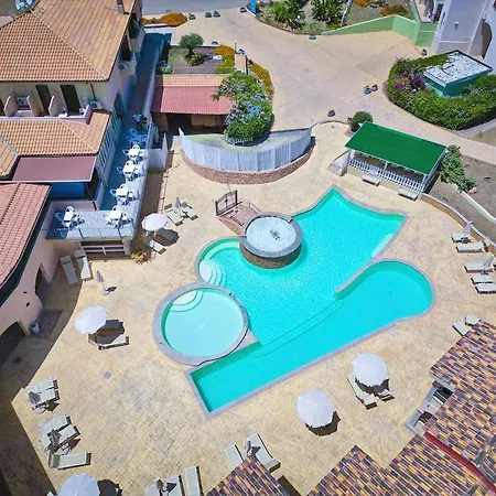 Ξενοδοχείο With Swimming Pool Just 300 Mt From The Baia Delle Mimose-beach Badesi