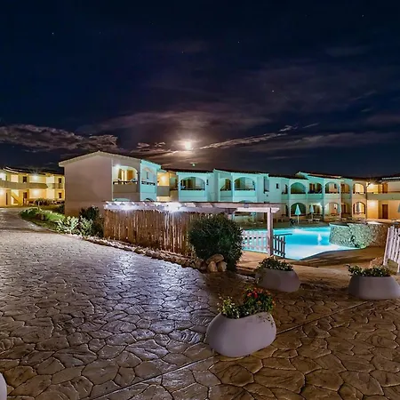 Ξενοδοχείο With Swimming Pool Just 300 Mt From The Baia Delle Mimose-beach