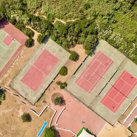 Ξενοδοχείο With Swimming Pool Just 300 Mt From The Baia Delle Mimose-beach *